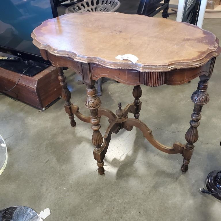 VICTORIAN HERITAGE TABLE