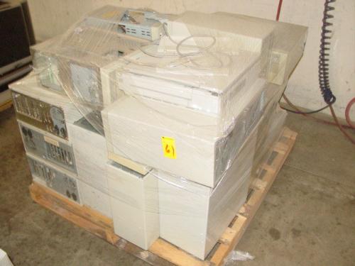 LOT - ASSORTED COMPUTER PARTS ON PALLET