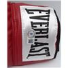 Image 2 : SUGAR RAY LEONARD SIGNED EVERLAST BOXING GLOVE (BECKETT COA)