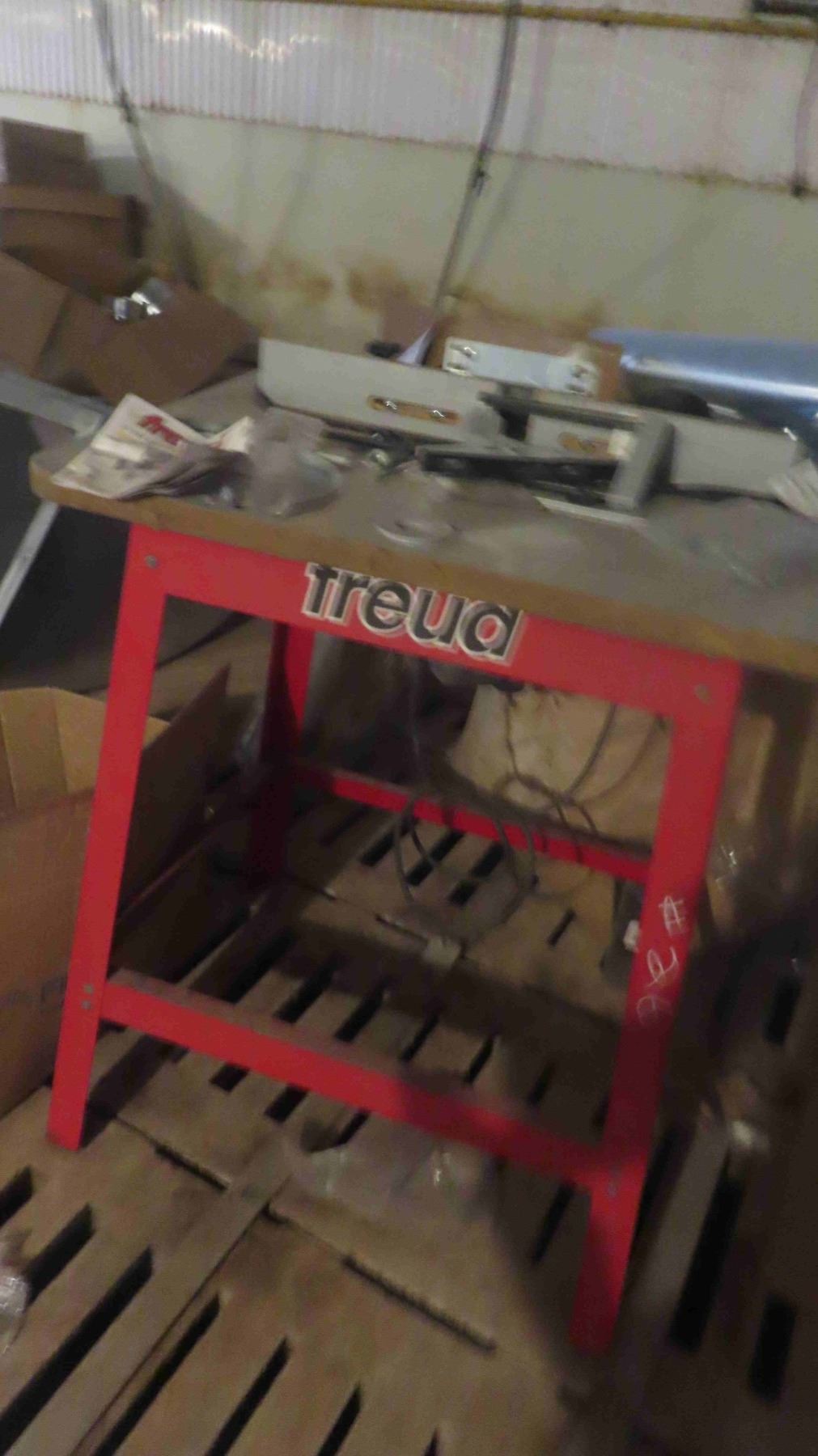 Freud 3 1/4HP Plunge Router and Floor Model Table