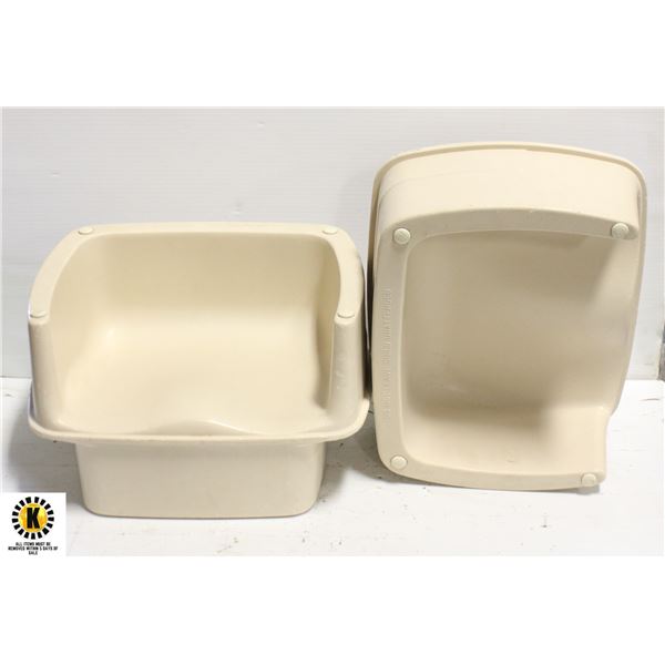 LOT OF 2 VOLLRATH POLY BOOSTER SEATS