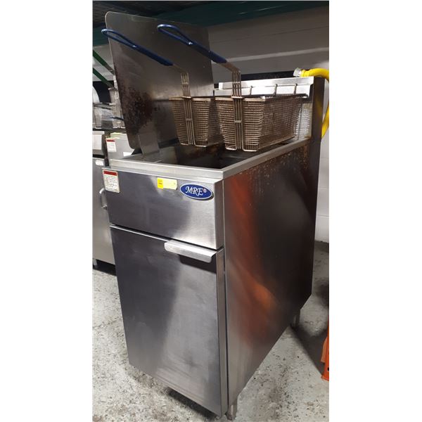 MRE DUAL BASKET NATURAL GAS DEEP FRYER W/ 2