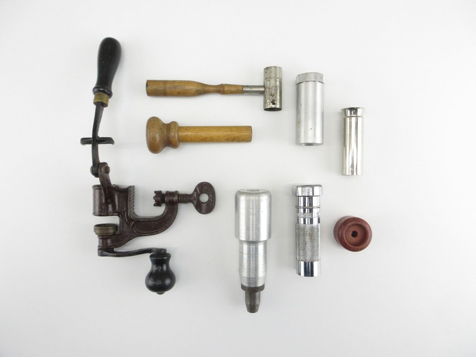 ASSORTED VINTAGE 12 GAUGE HAND RELOADING TOOL LOT - Switzer's Auction ...