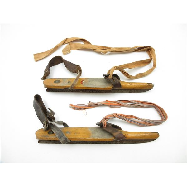 ANTIQUE TIE ON ICE SKATES