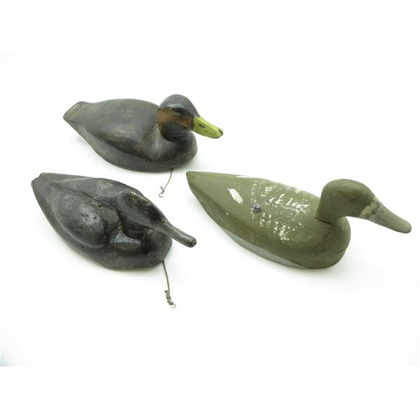 ASSORTED WOODEN DUCK DECOYS LOT