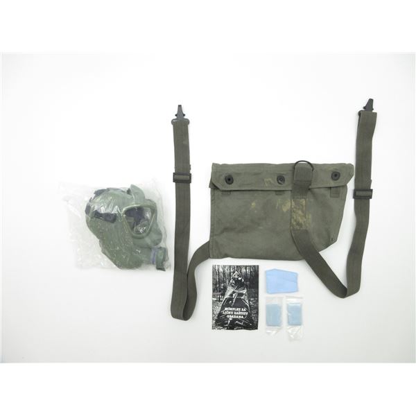 YUGOSLAVIAN M1 GAS MASK KIT LOT.
