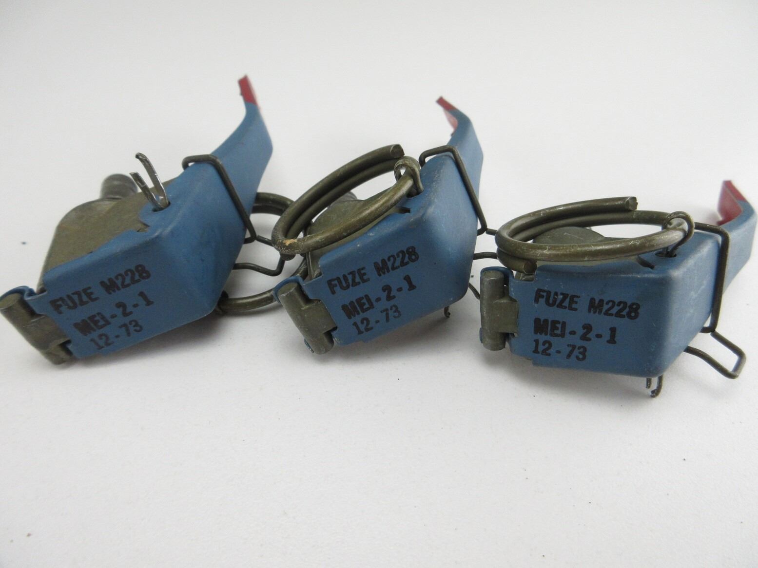 M228 U.S. MILITARY M228 FUZE ASSEMBLIES LOT INERT