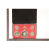Image 2 : 1975 US PROOF SET (WITH BOX) BLACK LID IS BROKE