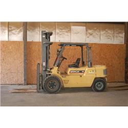 CAT 110 FORKLIFT, 11000 LB., 3 STAGE MAST W/ SIDE SHIFT, DIESEL, PNUEMATIC, SN/6CM00235