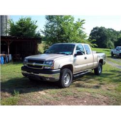 2004 CHEVEROLET 2500 HD SILVERADO 4X4 PICKUP, 6.6 DURAMAX DIESEL, EXTENDED CAB, SHORT BED, 42,000 MI
