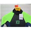 Image 2 : Youth Axis Back Zip Fullsuit Wetsuit 4/3mm, Ink Blue/Fl Lime, Size 12