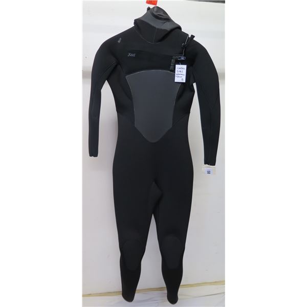 Womens Infiniti X-Zip Hooded Fullsuit Wetsuit 5/4mm, Black, Size 8
