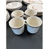 Image 2 : Stoneware dish set