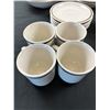 Image 3 : Stoneware dish set