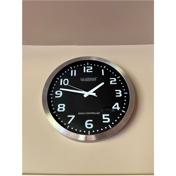 La Crosse Clock