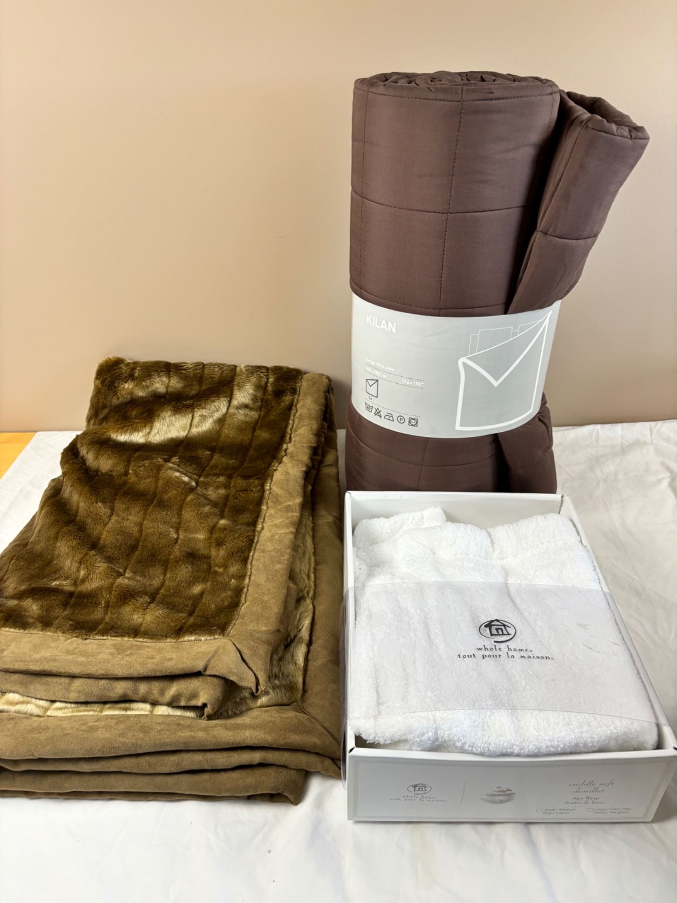 Assorted linens - Sunrise Estate Services Ltd