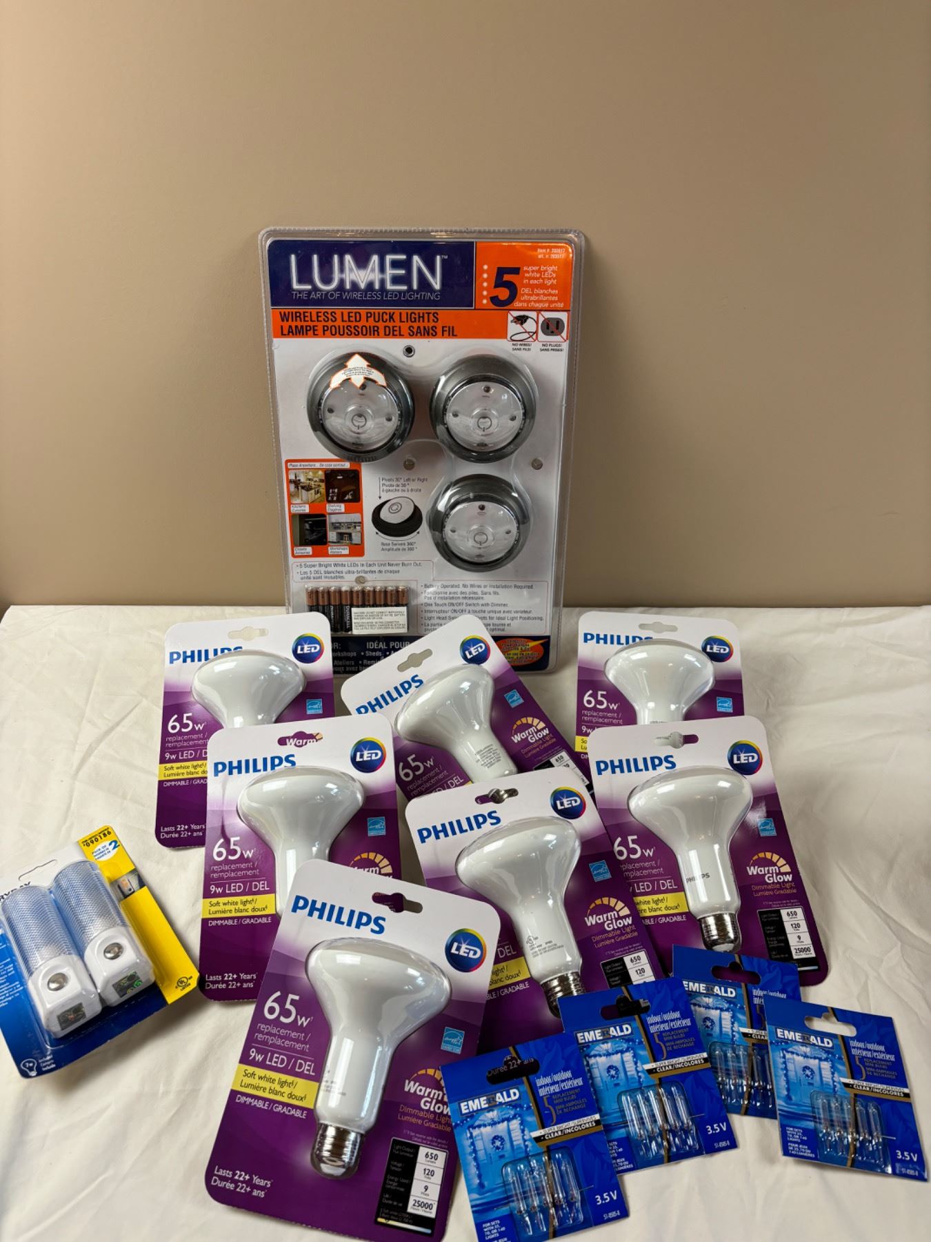 Assorted light bulbs - Sunrise Estate Services Ltd