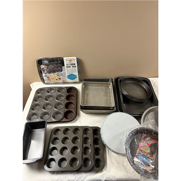 Assorted baking ware