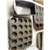 Image 3 : Assorted baking ware