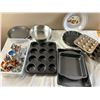 Image 1 : Assorted baking ware