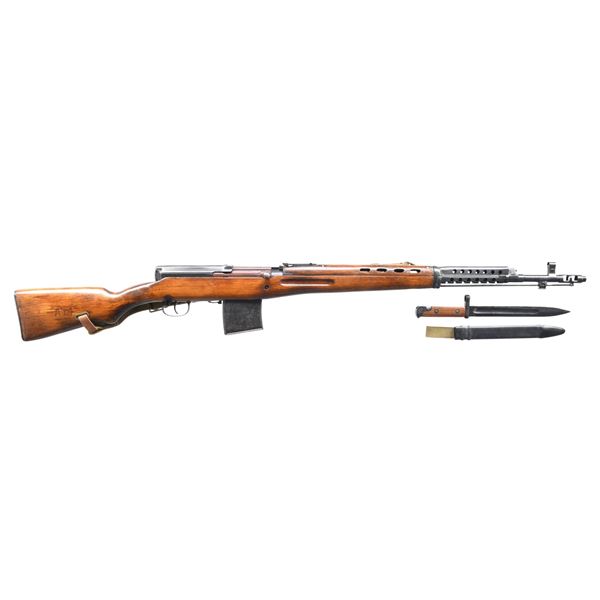 WWII RUSSIAN SVT-40 SEMI AUTO RIFLE.