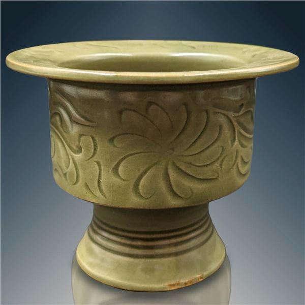 Chinese Longquan Celadon Porcelain Footed Serving Bowl