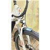 Image 7 : DOST DROP GLACIER WHITE 9 SPEED, 17.5"ELECTRIC BIKE; 500W MID DRIVE MOTOR, 100 KM RANGE, 120 NM