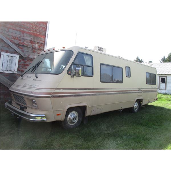 1984 Pace Arrow Motorhome - Fleetwood - 26ft Long - 454 Gas Engine - Fridge, Stove, Tub, Toilet, A/C
