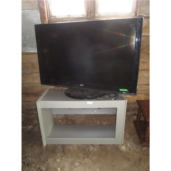 54" LG Model 2009 TV w/ Swivel Base and Stand 42 x 17