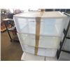 Image 1 : 3 Rubbermaid Storage Containers