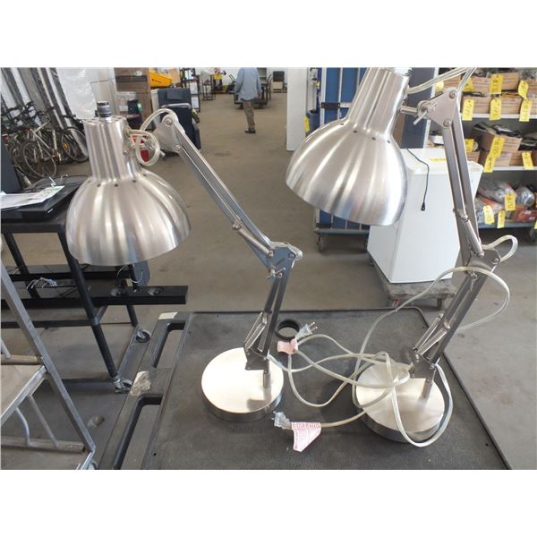 2 Lamps