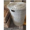 Image 1 : 2 Wicker Baskets
