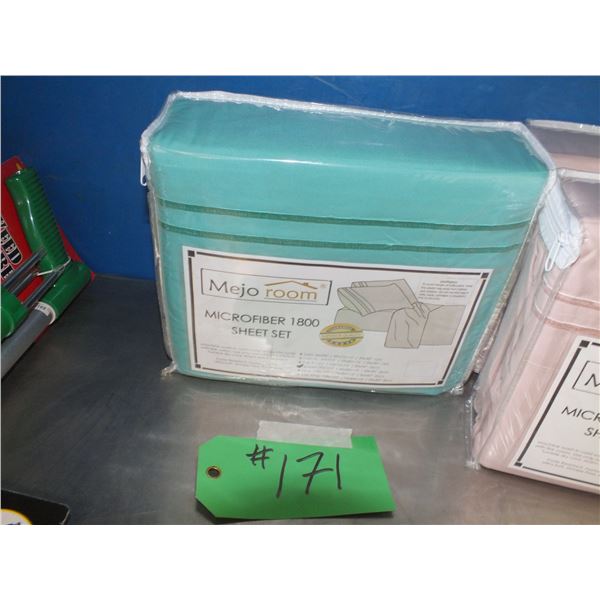 Teal Queen Sized bed Sheets