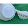 Image 8 : Pyrex Gold Butterfly Dishes