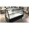 Image 2 : TRUE TDM-R-77-GE/GE-B-W 77.25-INCH REFRIGERATED BAKERY DISPLAY CASE CURVED-GLASS
