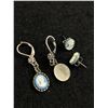 Image 2 : 2 Vintge Pairs of Cameo Earrings