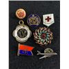 Image 1 : Assortment Of 8 Vintage Pins