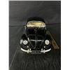 Image 2 : 1/18 Scale Maisto 1951 Volkswagon Die-Cast Metal On Stand