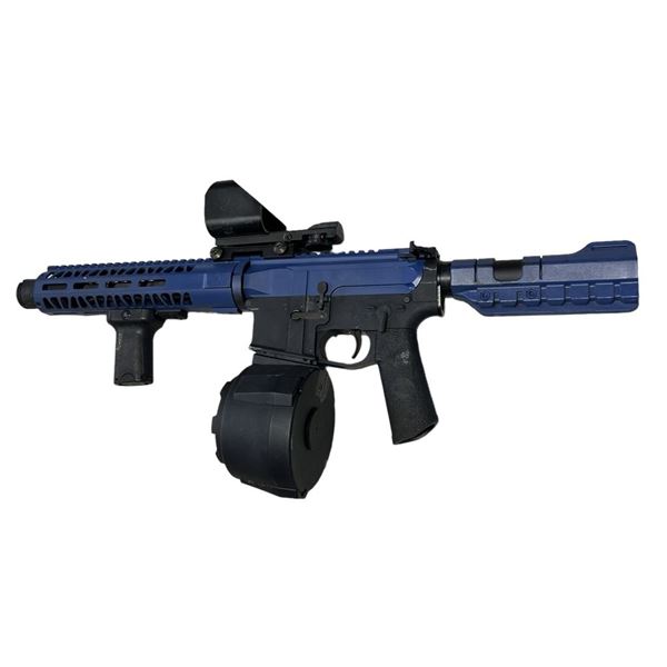 Breach (2020) - Clay (Bruce Willis) Machine Gun