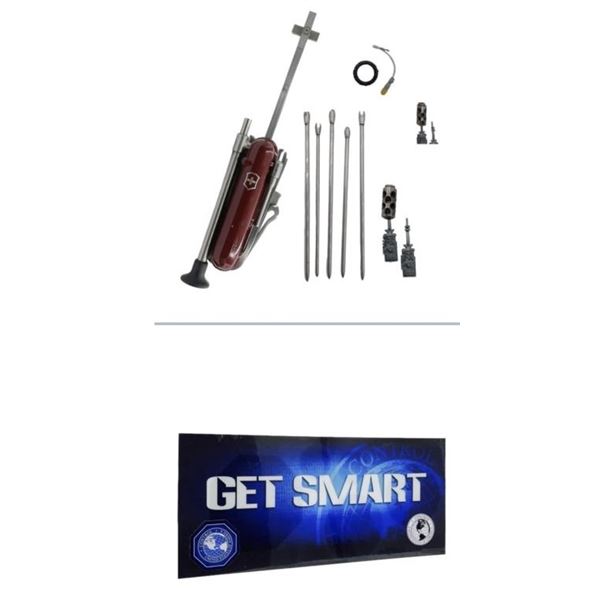 Get Smart (2008) - Maxwell Smart (Steve Carell) Multitool and Parking Pass