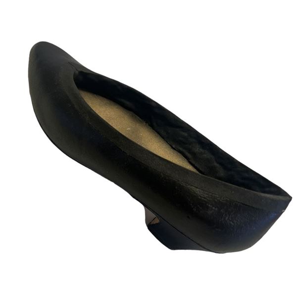 Married with Children (1987 - 1997) - Al Bundy (Ed O'Neill) Rubber Woman's Shoe