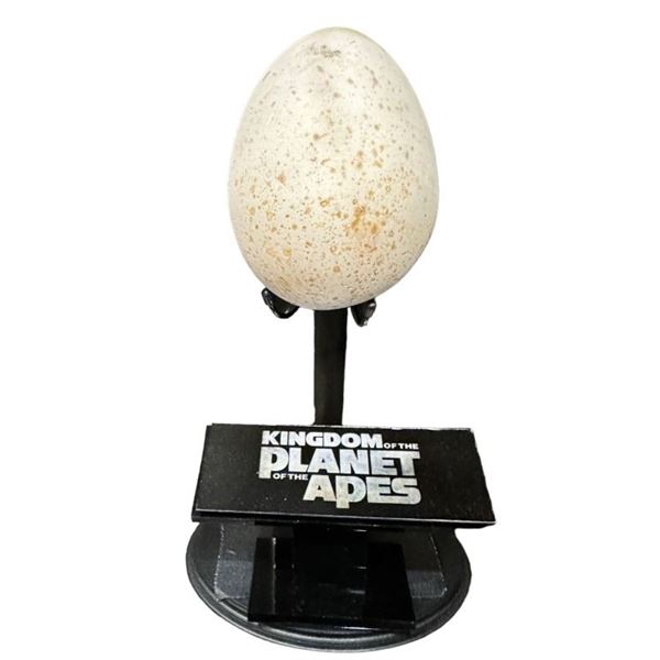 Planet of the Apes, Kingdom of the. (2024) - Prop Eagle Egg with Display