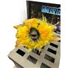 Image 3 : Men in Black II (2002) - Jeff's Flower With Display