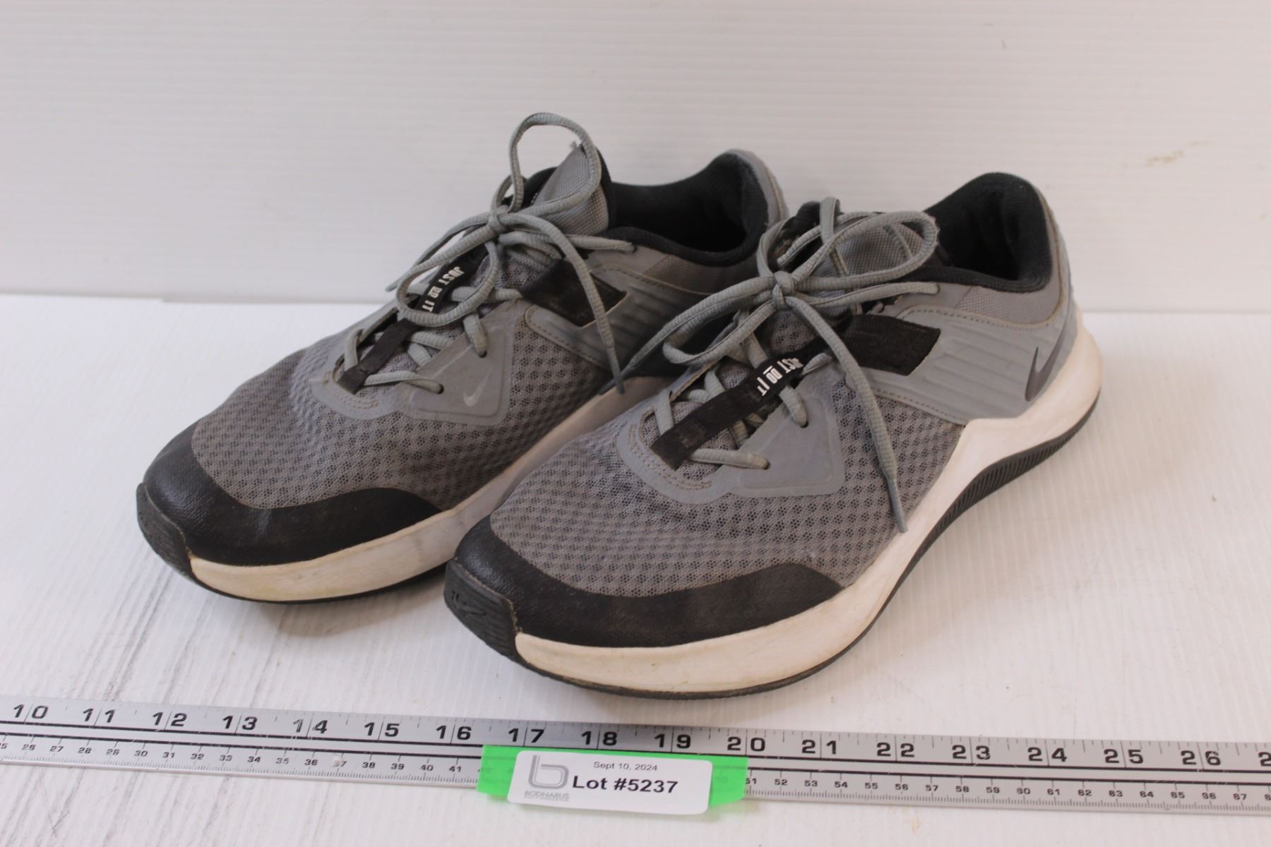 mens nike running shoes size 11.5