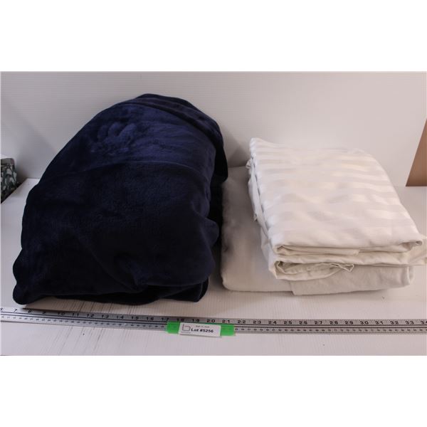 Kate Spade Blue Queen Blanket & Sheets