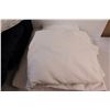 Image 5 : Kate Spade Blue Queen Blanket & Sheets