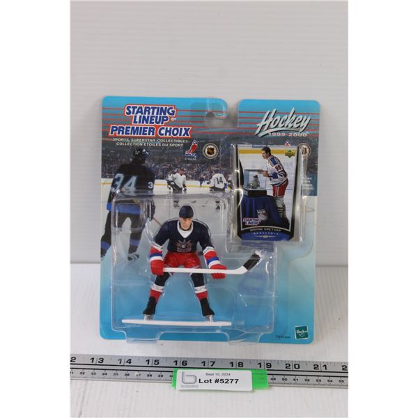 Starting Lineup 1999-2000 Wayne Gretzky Hockey Figurine in Box