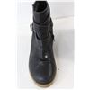 Image 4 : Size 9 Women's Shoes/Boots