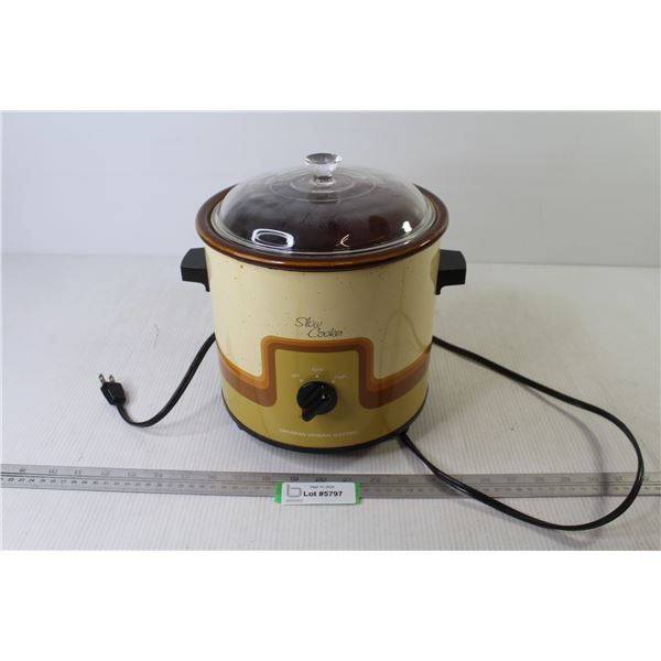 GE Slow Cooker (powers on)