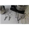Image 3 : Sunbeam Mixer w/Stainless Steel Bowls & Attachments & Cover (working)